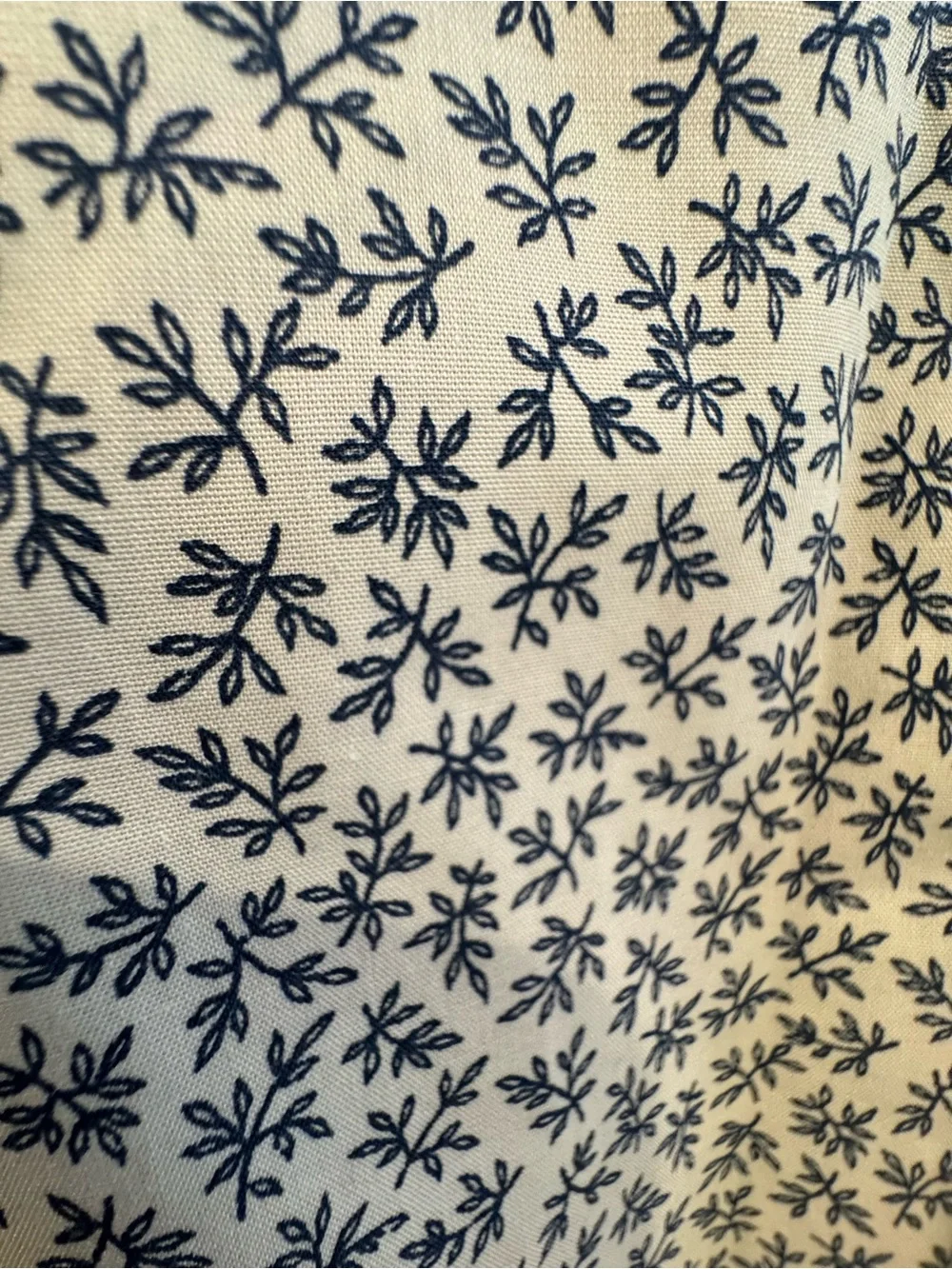 Banana Republic 'Untucked Fit' Non-Iron Shirt – Navy Leaf Print – Size M